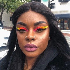 Hazel Amari, 28 (Star d'Instagram)