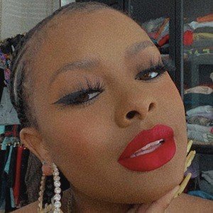 Hazel Amari, 28 (Instagram-ster)