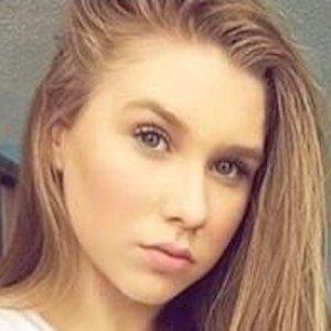 Helena Bruder, 23 (TikTok明星)