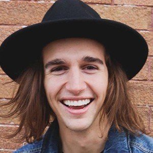 HelloImGoose, 32 (TikTok Star)