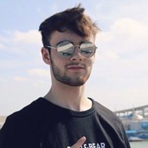 Henwy, 24 (YouTube明星)