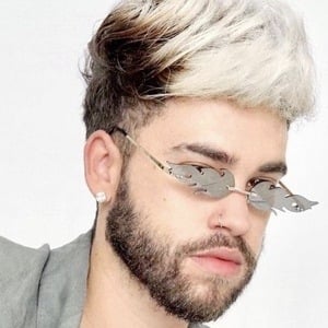 Heric Tolentino, 34 (Popsänger)