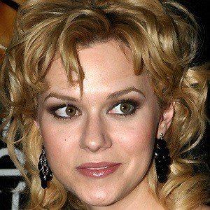 Hilarie Burton image 3