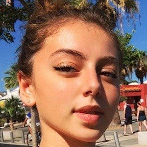 Hollie Steel, 27 (Cantor De Ópera)
