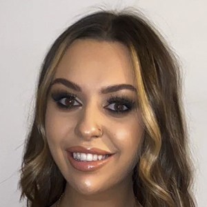 Holly Barnes, 27 (TikTok明星)