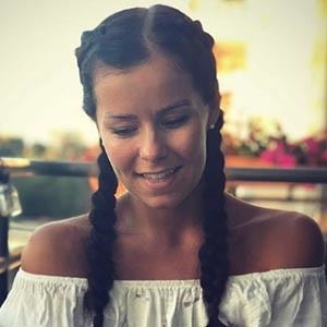 Holly Farnworth image 4