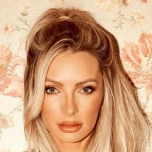 Holly Stocks, 41 (TikTok明星)