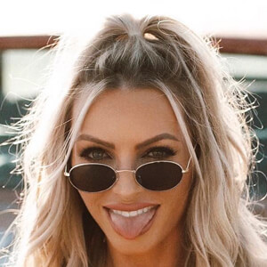 Holly Stocks, 41 (TikTok明星)