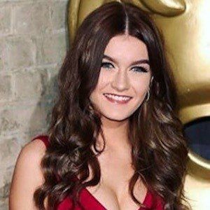 Holly Tandy, 24 (流行歌手)