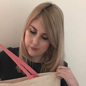 Holly Vlogs, 38 (Facebook明星)