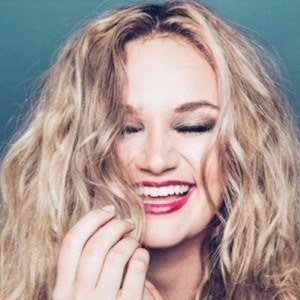 Hollyn, 28 (Певец евангелия )