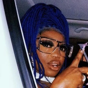 Hood Brat, 33 (说唱歌手)