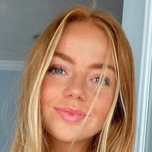 Hope Sgro, 24 (Estrella de TikTok)