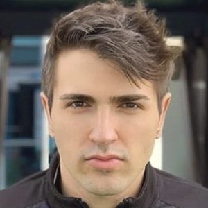 Hueva, 28 (YouTube明星)