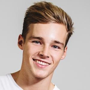 Hugo Mayhew image 7