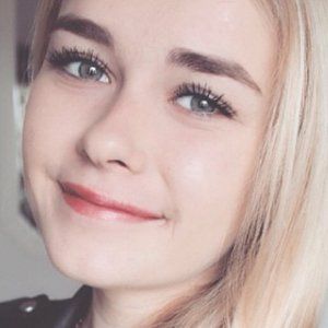 IamSanna, 27 (Estrella de YouTube)