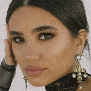 Iana Peixoto, 32 (Instagram Star)