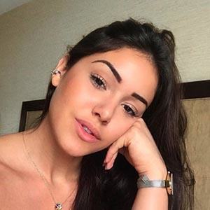 Iara Guimarães, 29 (Instagram明星)