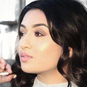 iBreatheShoes, 32 (Instagram Star)