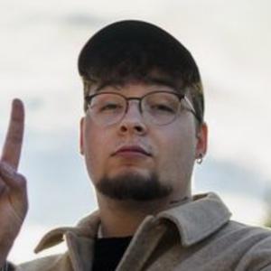 iByre, 24 (YouTube Star)