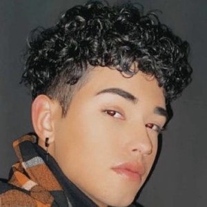 Icaro Barbosa Lins, 24 (TikTok明星)