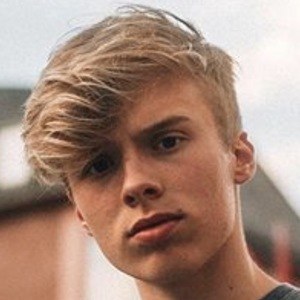 Iggi Kelly, 22 (流行歌手)