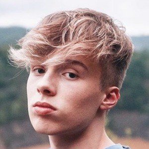 Iggi Kelly, 22 (流行歌手)