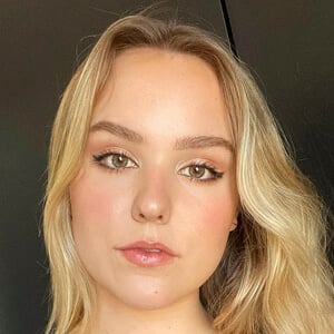 Ilsa Watkins, 25 (Instagram Star)