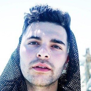 Imad Royal, 33 (R＆B歌手)