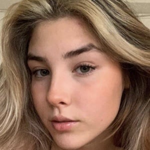 Ina Eaton, 22 (TikTok明星)