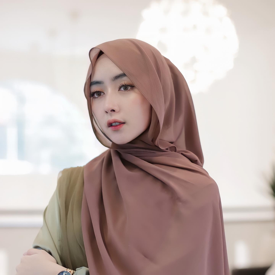 Ine Rosdiana, 29 (Instagram Star)