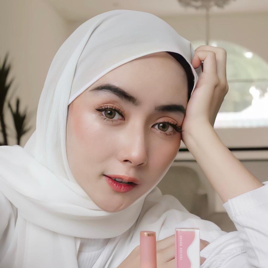 Ine Rosdiana, 29 (Instagram Star)