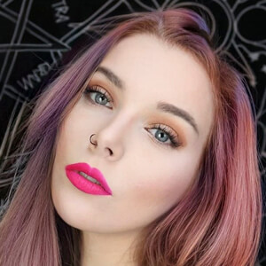 Ira Vampira, 28 (YouTube明星)