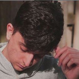 iRezi, 25 (YouTube Star)