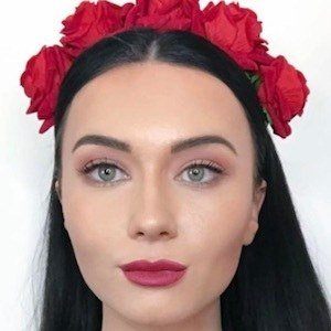 Irina Olsen, 38 (YouTube明星)