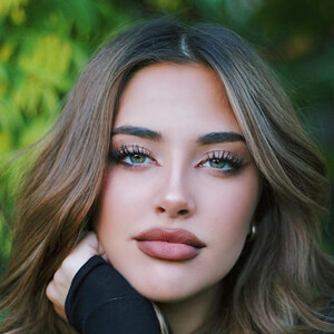 Iru Mazino, 21 (TikTok Star)