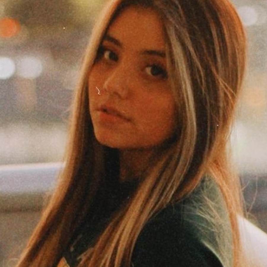 Isa Paoli, 24 (Star di YouTube)