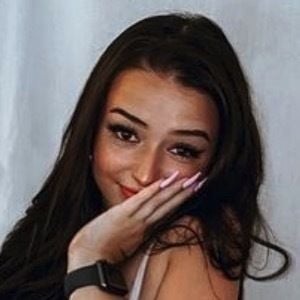 Isabel Casey image 5