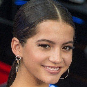 Isabela Merced, 24 (Attrice TV)