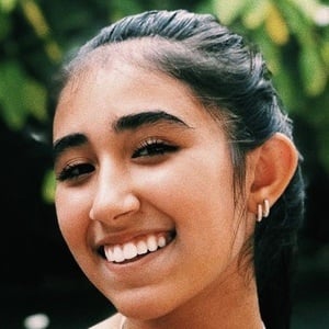 Isabeli Mizrahi, 18 (TikTok Star)