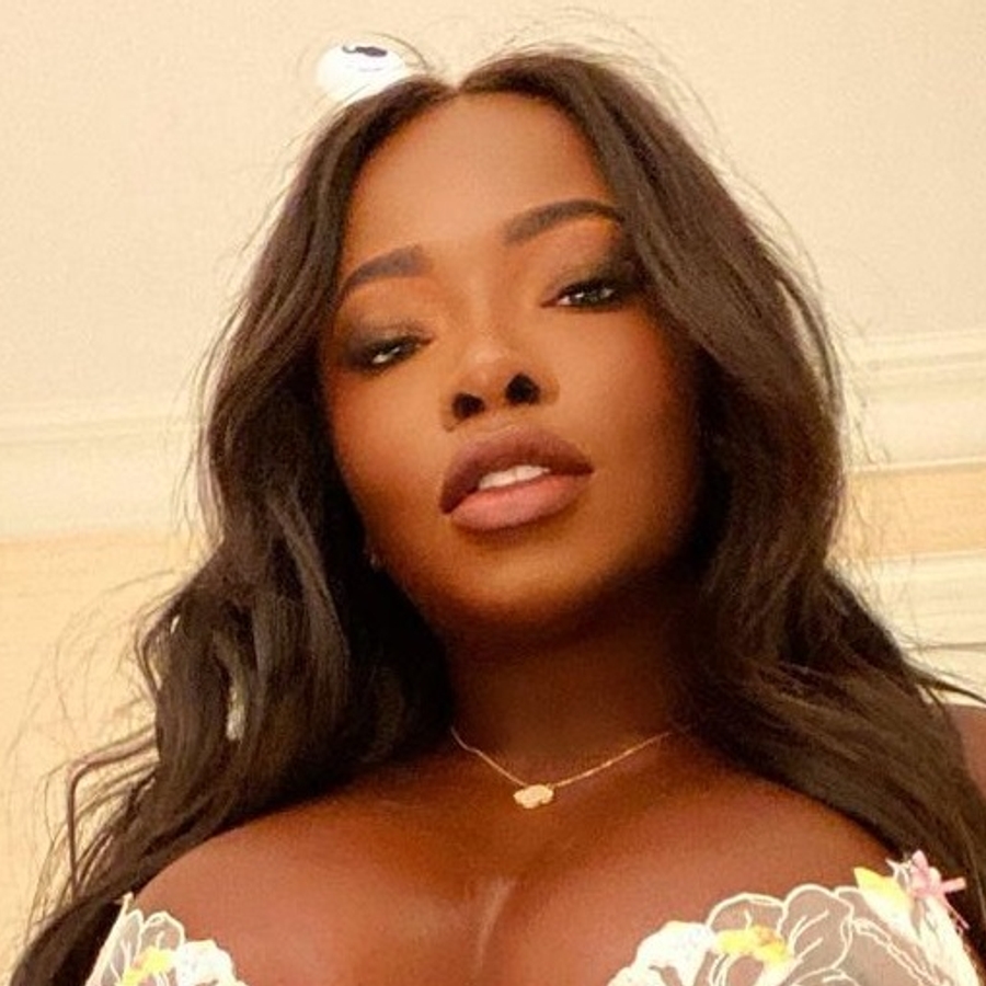 Isabell Mill, 22 (TikTok明星)