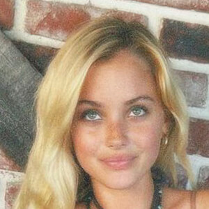 Isabella Betwee, 22 (TikTok明星)