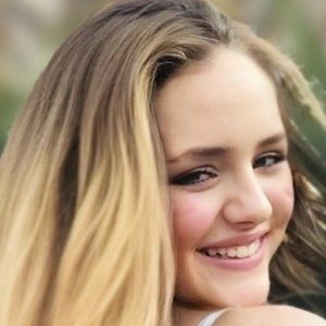 Isabella Messens, 18 (TikTok Star)