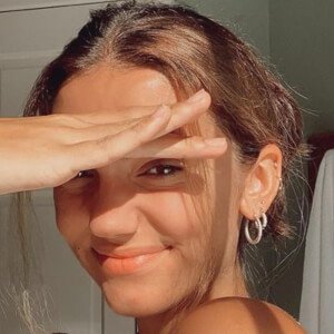 Isabelle Brown image 4