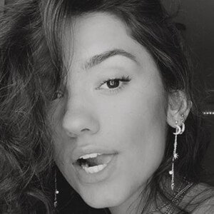 Isabelle Brown image 6