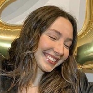 Isabelle Passaglia, 25 (TikTok Star)