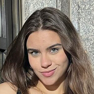 Isadora Coelho Moreira Pereira, 22 (TikTok Star)