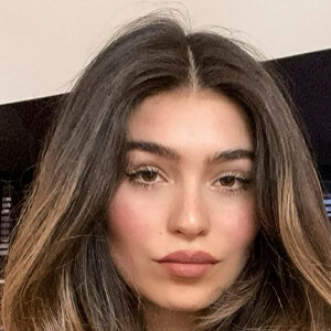 Isaya Elais, 34 (Instagram Star)