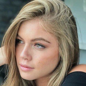 Isidora Vives, 21 (电视女演员)