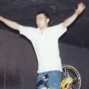 Israel Navalua, 47 (Thành viên gia đình)